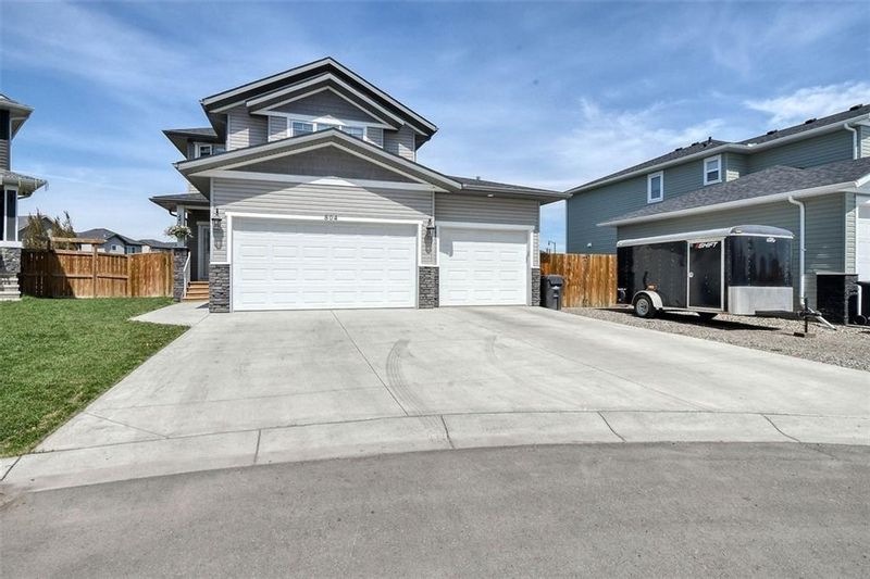FEATURED LISTING: 804 Hampshire Place Northeast High River