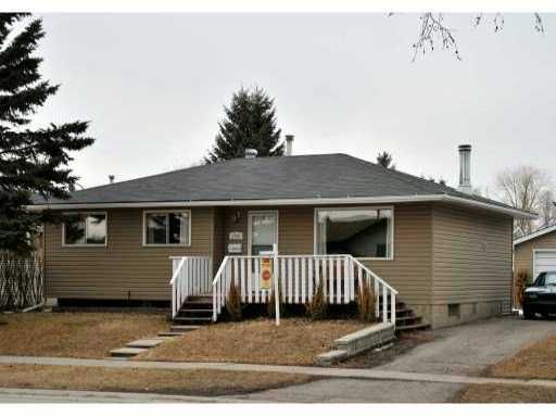Main Photo: 1720 66 Avenue SE in CALGARY: Lynnwood Riverglen Residential Detached Single Family for sale (Calgary)  : MLS®# C3370109