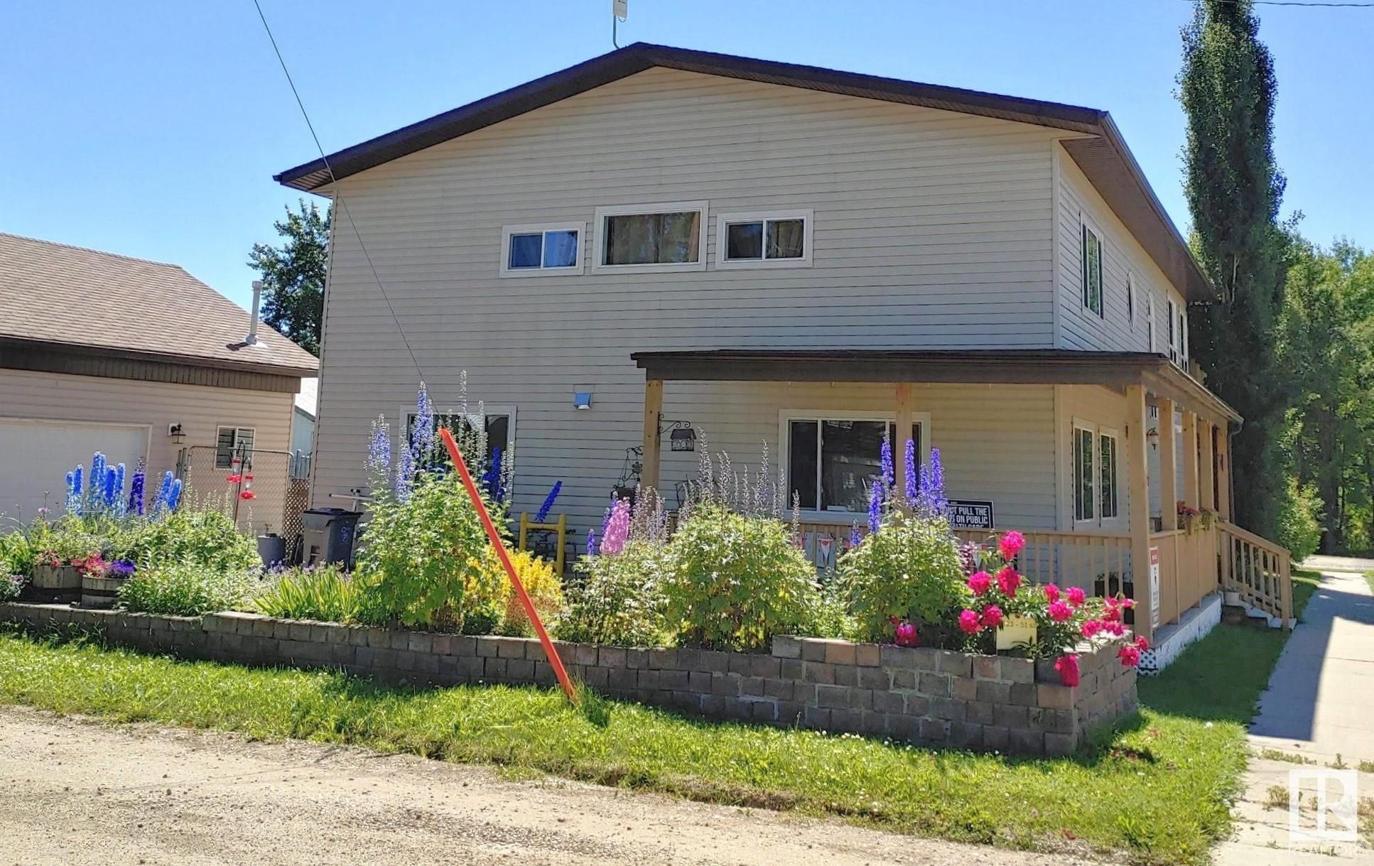 Main Photo: 5023 51 Street: Breton House for sale : MLS®# E4330229