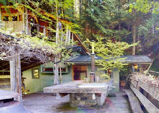 Main Photo: 1030 S RUSTAD Road in Squamish: Upper Squamish House for sale : MLS®# R2883615