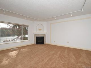 Photo 3: 3 1 Dukrill Rd in View Royal: VR Six Mile Row/Townhouse for sale : MLS®# 845529