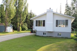 Photo 1: 51 MUNRO Crescent in Mackenzie: Mackenzie -Town Manufactured Home for sale : MLS®# R2815091