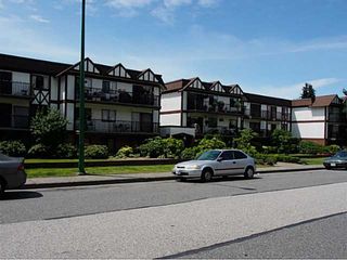 Photo 14: 106 131 W 4TH Street in North Vancouver: Lower Lonsdale Condo for sale in "NOTTINGHAM PLACE" : MLS®# V1069203
