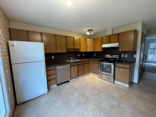 Photo 5: 20 & 22 Cedarwood Rise SW in Calgary: Cedarbrae Duplex for sale : MLS®# A1221120