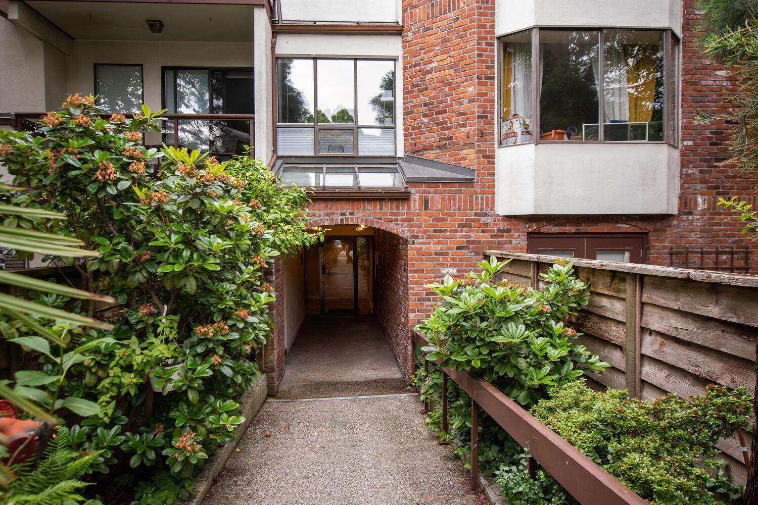 Main Photo: 203 1775 W 10TH Avenue in Vancouver: Fairview VW Condo for sale in "STANFORD COURT" (Vancouver West)  : MLS®# R2594560