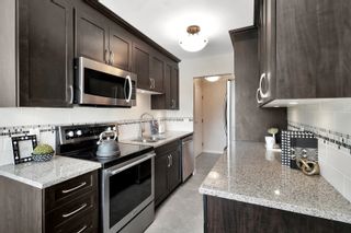 Photo 2: 201 1555 FIR Street: White Rock Condo for sale in "SAGEWOOD PLACE" (South Surrey White Rock)  : MLS®# R2779814