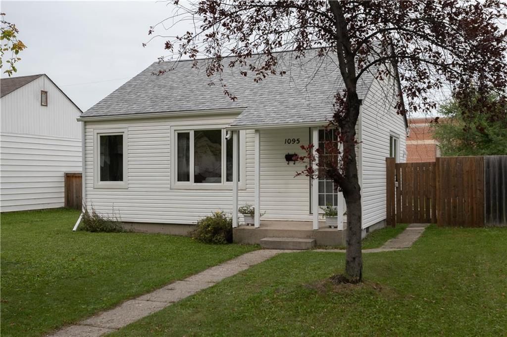 Photo 1: Photos: 1095 Dudley Avenue in Winnipeg: Residential for sale (1Bw)  : MLS®# 202123257