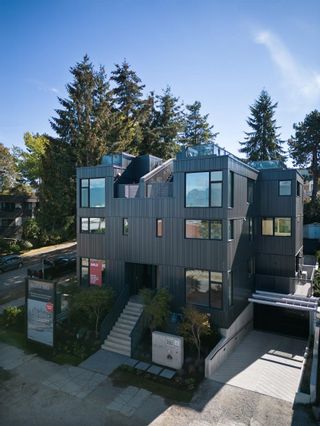 Photo 1: 414 E 5TH Avenue in Vancouver: Mount Pleasant VE Townhouse for sale in "BLOCK 1910 - THE ROW" (Vancouver East)  : MLS®# R2727420