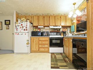 Photo 8: 28 124 Cooper Rd in VICTORIA: VR Glentana Manufactured Home for sale (View Royal)  : MLS®# 781959
