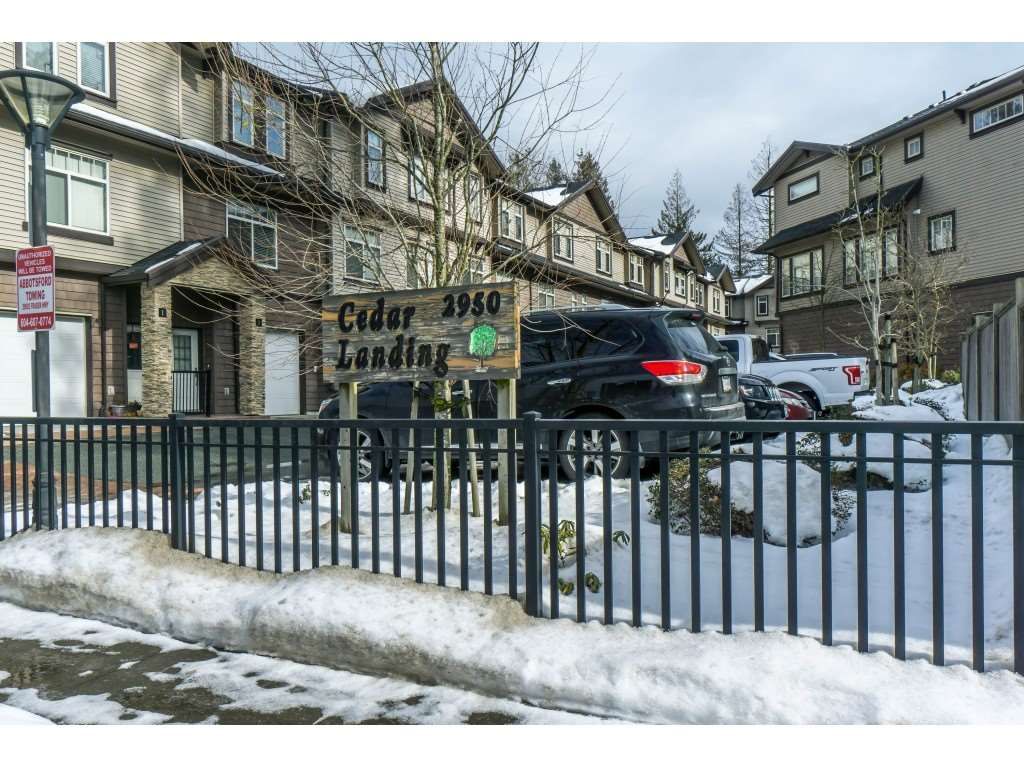 Main Photo: 19 2950 LEFEUVRE Road in Abbotsford: Aberdeen Townhouse for sale in "CEDAR LANDING" : MLS®# R2341349