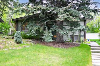 Photo 2: 2215 Chicoutimi Drive NW in Calgary: Charleswood Detached for sale : MLS®# A1229726