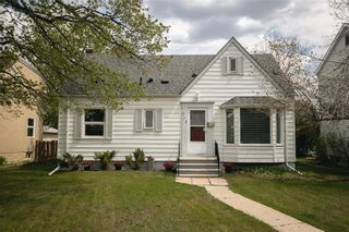 Photo 1: 213 Conway Street in Winnipeg: Deer Lodge Residential for sale (5E)  : MLS®# 202111656