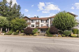 Photo 1: 303 33375 MAYFAIR Avenue in Abbotsford: Central Abbotsford Condo for sale in "Mayfair Place" : MLS®# R2502228