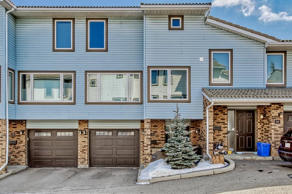 Main Photo: 78 Coachway Gardens SW in Calgary: Coach Hill Row/Townhouse for sale : MLS®# A2042085