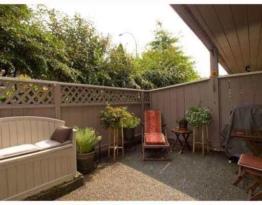 Main Photo: 2 137 E 5TH Street in North_Vancouver: Lower Lonsdale Condo for sale (North Vancouver)  : MLS®# V780710
