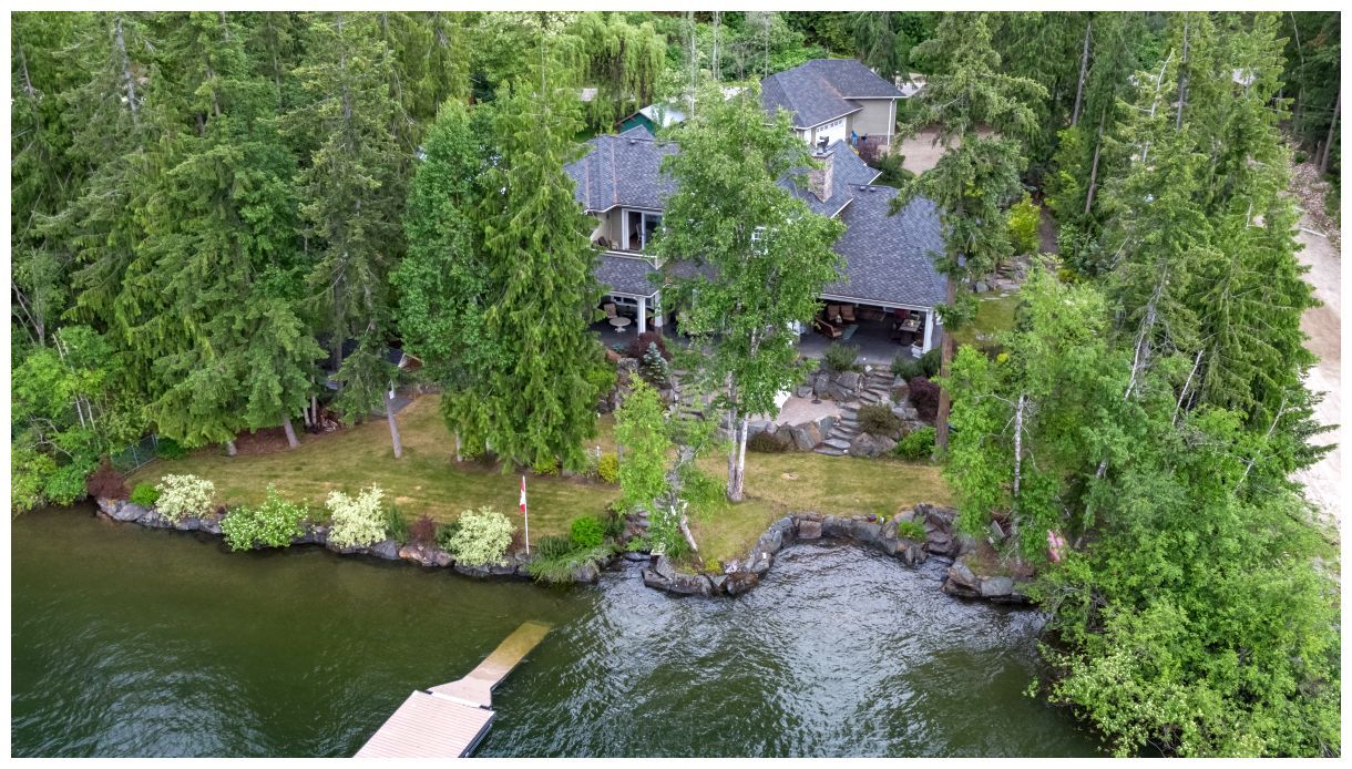 Main Photo: 6007 Eagle Bay Road in Eagle Bay: House for sale : MLS®# 10161207