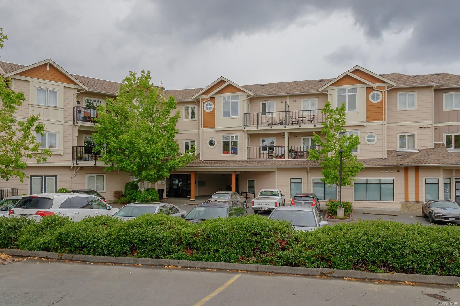 Main Photo: 303 7088 West Saanich Rd in Central Saanich: CS Brentwood Bay Condo for sale : MLS®# 876708