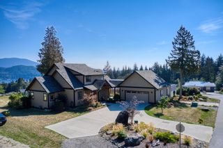 Photo 2: 806 MADISON Place in Gibsons: Gibsons & Area House for sale in "Vista Ridge" (Sunshine Coast)  : MLS®# R2726761