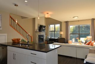 Photo 8: 204 641 MAHAN Road in Gibsons: Gibsons & Area Condo for sale in "BLUE HERON VILLAGE" (Sunshine Coast)  : MLS®# R2216959