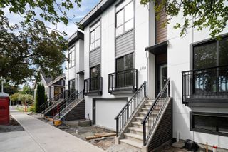 Photo 1: 2708 Graham St in Victoria: Vi Hillside Row/Townhouse for sale : MLS®# 884829