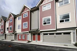 Photo 2: 15 14177 103 Avenue in Surrey: Whalley Townhouse for sale in "THE MAPLE" (North Surrey)  : MLS®# F1425573