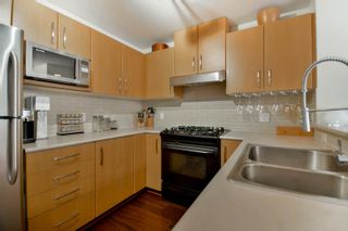 Photo 3: 211 500 KLAHANIE Drive in Port Moody: Port Moody Centre Condo for sale in "TIDES" : MLS®# R2040671