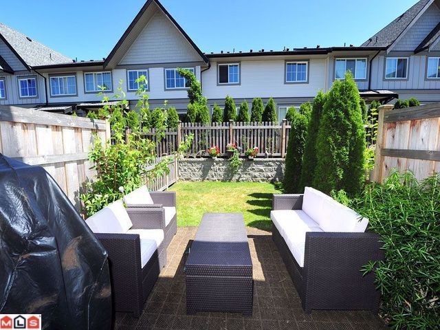 Main Photo: 110 2501 161A Street in Surrey: Grandview Surrey Townhouse for sale in "HIGHLAND" (South Surrey White Rock)  : MLS®# F1304747
