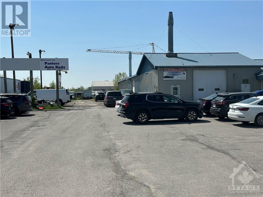 Main Photo: 970 BURTON ROAD in Russell: Business for sale : MLS®# 1340442