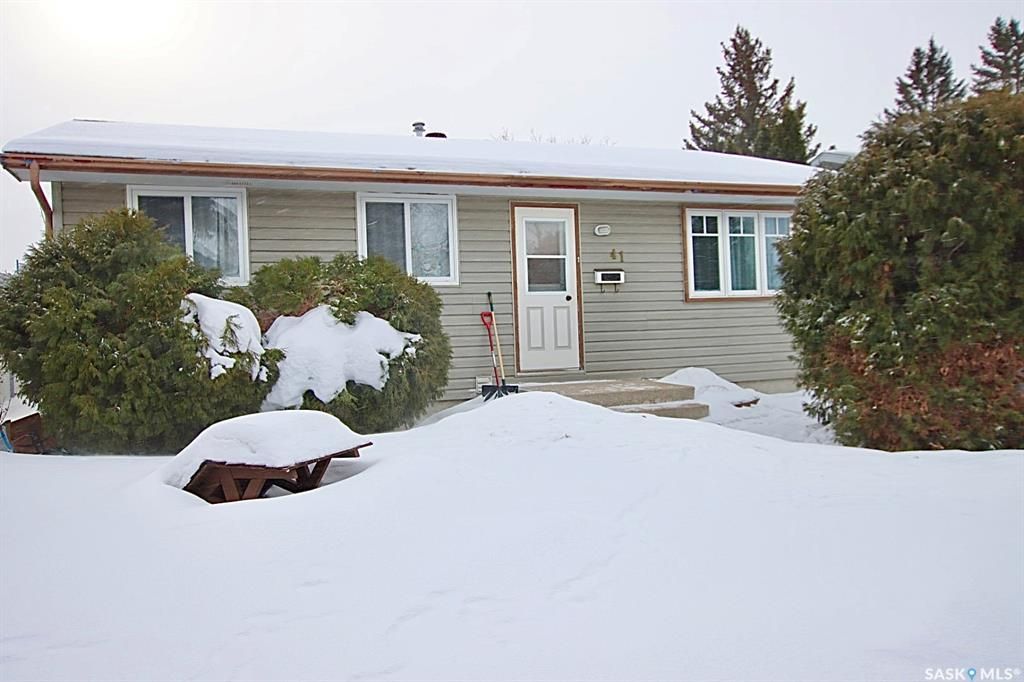 Main Photo: 41 Tupper Crescent in Saskatoon: Confederation Park Residential for sale : MLS®# SK841213