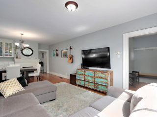 Photo 3: 2657 TRIUMPH Street in Vancouver: Hastings Sunrise House for sale (Vancouver East)  : MLS®# R2716684