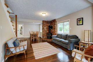 Photo 3: 706 Lindsay St in Saanich: SW Royal Oak House for sale (Saanich West)  : MLS®# 904027