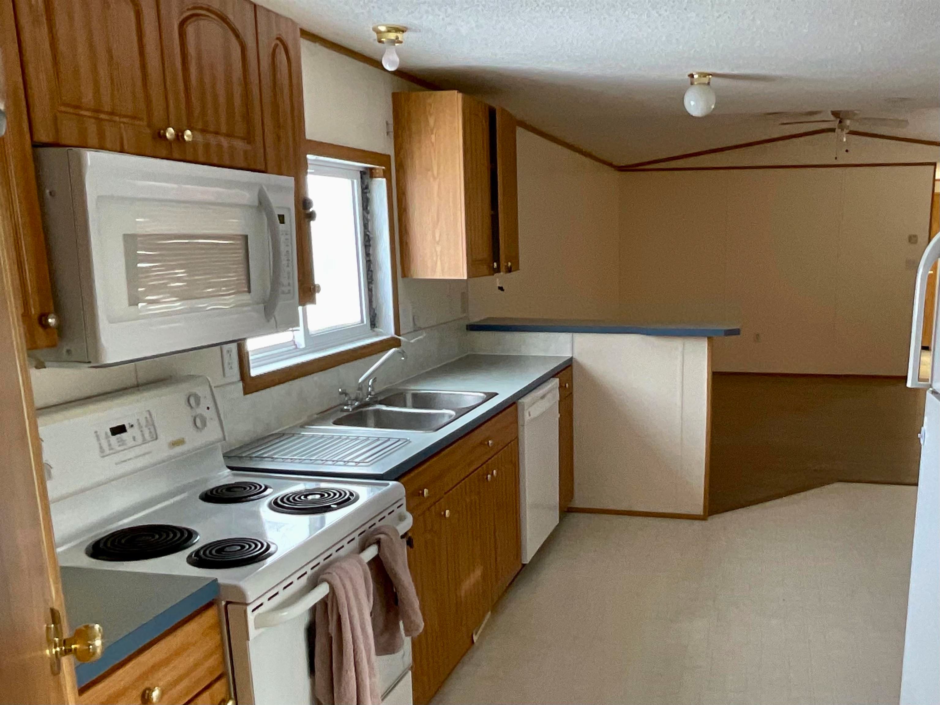 Photo 8: Photos: 23A 12842 OLD HOPE Road: Charlie Lake Manufactured Home for sale (Fort St. John (Zone 60))  : MLS®# R2648479
