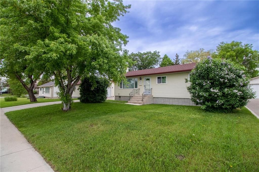 Main Photo: 1069 McLeod Avenue in Winnipeg: Residential for sale (3F)  : MLS®# 202213314