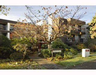 Photo 1: 301 340 9TH Street in New_Westminster: Uptown NW Condo for sale in "PARK WESTMINSTER" (New Westminster)  : MLS®# V678290
