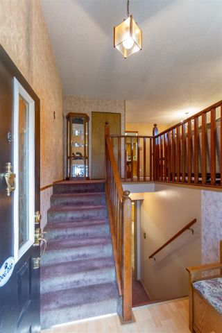 Photo 2: 1173 CONDOR Crescent in Coquitlam: Eagle Ridge CQ House for sale : MLS®# R2631936