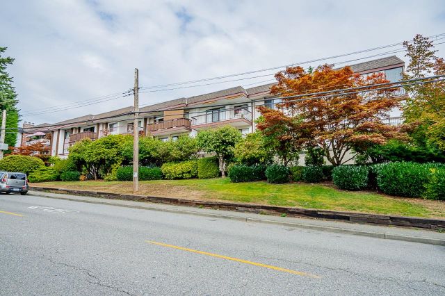 Main Photo: 305 1360 MARTIN Street: White Rock Condo for sale in "West Winds" (South Surrey White Rock)  : MLS®# R2812418