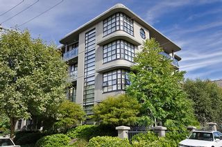 Photo 1: 404 2828 YEW Street in Vancouver: Kitsilano Condo for sale in "BEL AIR" (Vancouver West)  : MLS®# V914119