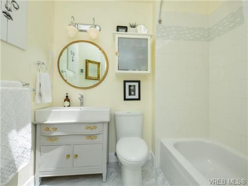 Photo 17: Photos: 3 1850 Fern St in VICTORIA: Vi Fernwood Row/Townhouse for sale (Victoria)  : MLS®# 734771