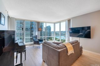 Photo 3: 1701 550 PACIFIC Street in Vancouver: Yaletown Condo for sale (Vancouver West)  : MLS®# R2719648