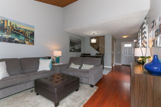 Photo 3: 6139 E GREENSIDE Drive in Surrey: Cloverdale BC Townhouse for sale in "GREENSIDE ESTATES" (Cloverdale)  : MLS®# R2056881