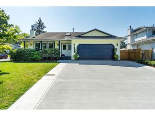 Photo 3: 9461 209B Crescent in Langley: Walnut Grove House for sale : MLS®# R2487558