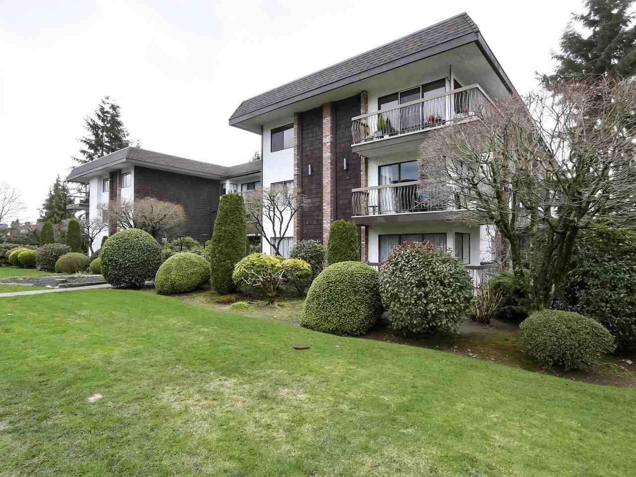 Main Photo: 210 175 E 5TH Street in North Vancouver: Lower Lonsdale Condo for sale in "Wellington Manor" : MLS®# R2441656