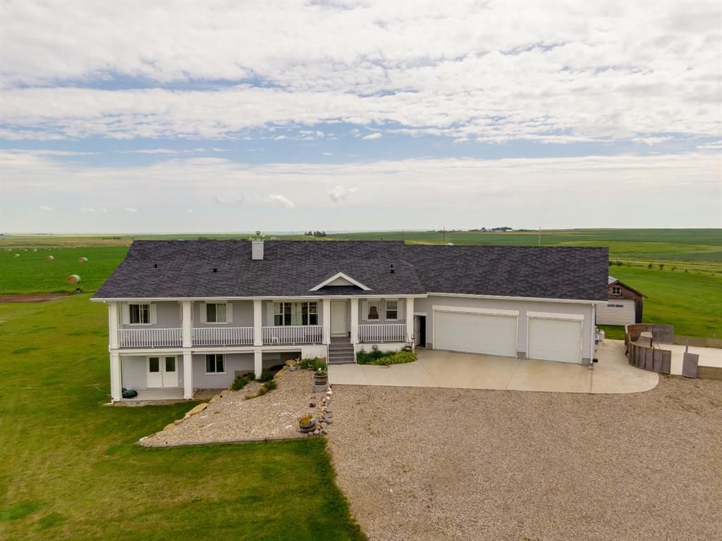 Main Photo: 320016 402 Avenue E: Rural Foothills County Detached for sale : MLS®# A1015448