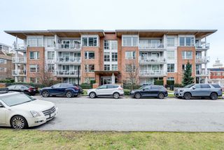 Photo 2: 103 217 W 8TH Street in North Vancouver: Central Lonsdale Condo for sale in "Queen Mary" : MLS®# R2644408