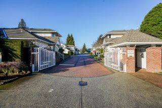 Photo 3: 60 8737 212 Street in Langley: Walnut Grove Townhouse for sale in "CHARTWELL GREEN" : MLS®# R2650964