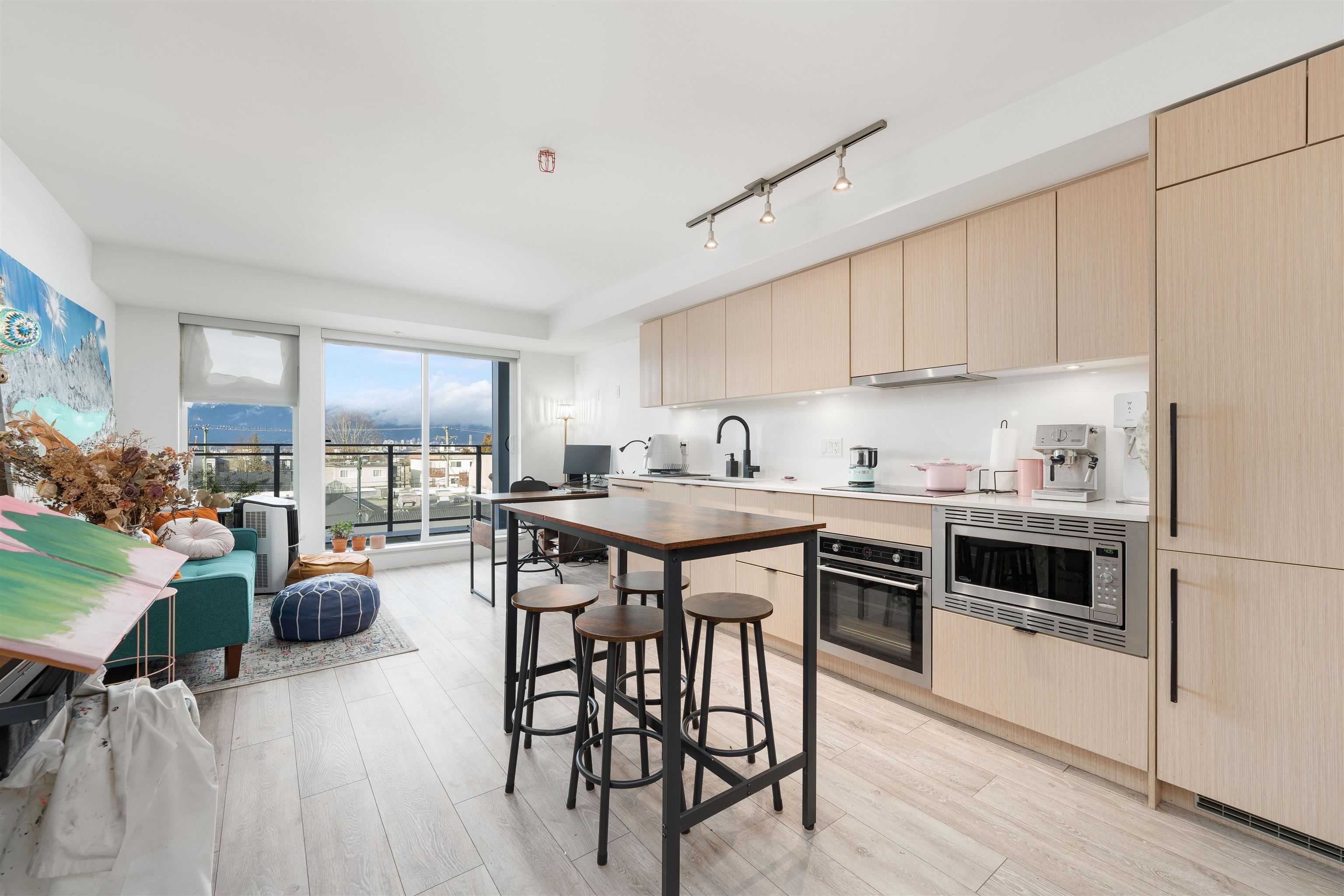 Main Photo: 311 630 E BROADWAY in Vancouver: Mount Pleasant VE Condo for sale in "MIDTOWN MODERN" (Vancouver East)  : MLS®# R2748017