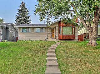 Main Photo: 852 Thorneycroft Drive NW in Calgary: Thorncliffe Detached for sale : MLS®# A1257781