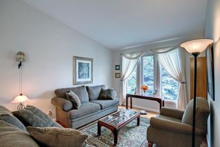 Photo 5: 256 Sunmills Place SE in Calgary: Sundance Detached for sale : MLS®# A1242862
