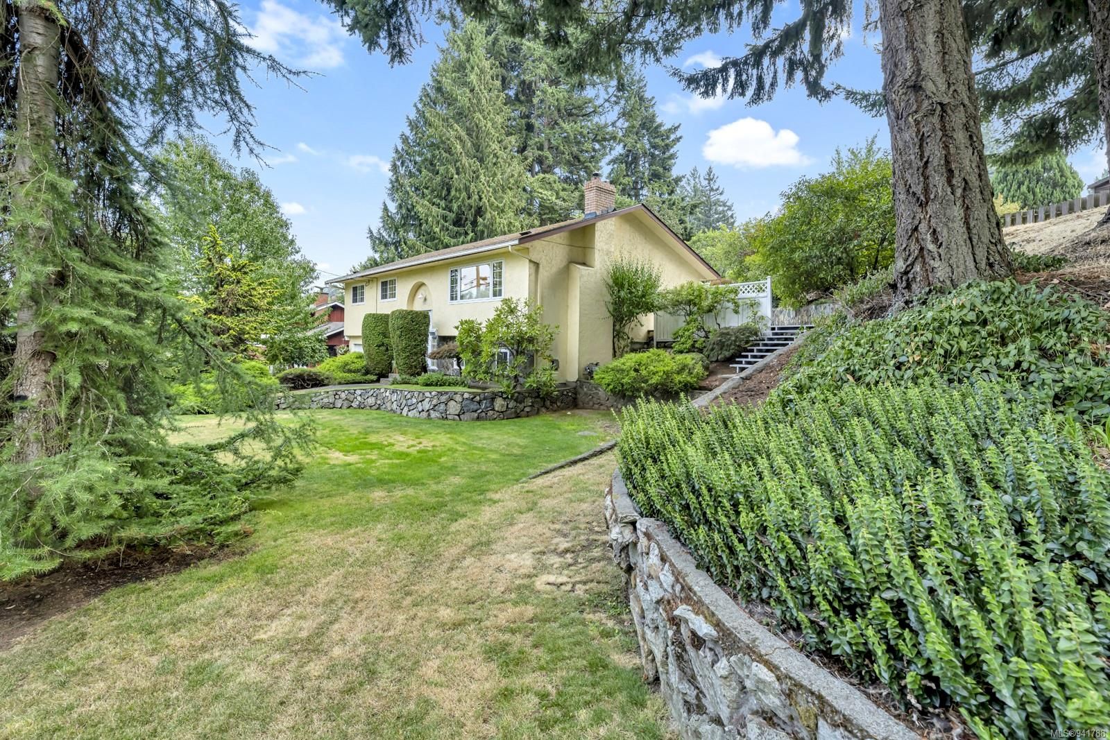 Main Photo: 591 Langholme Dr in Colwood: Co Wishart North House for sale : MLS®# 941788