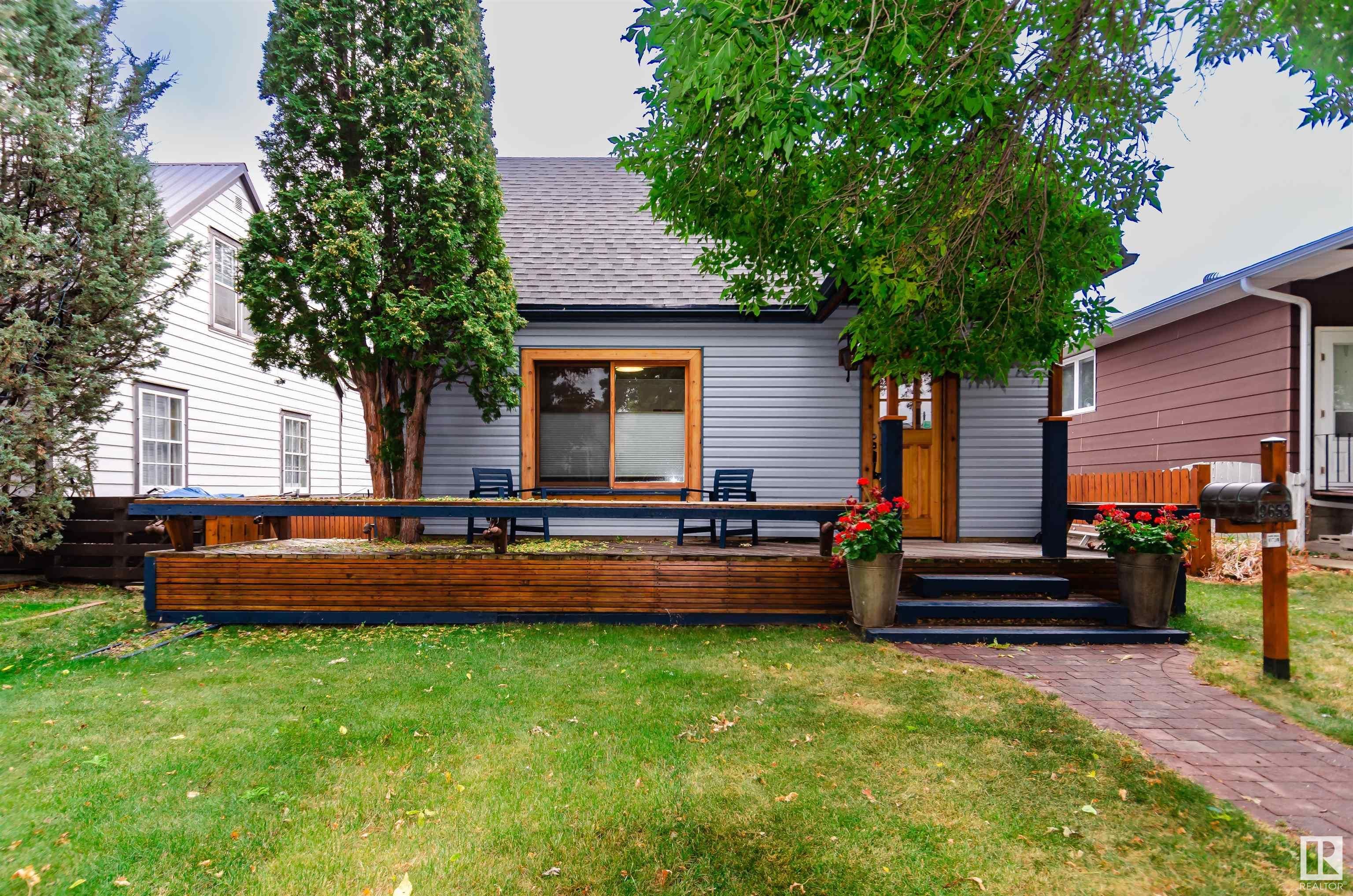 Main Photo: 9653 78 Avenue in Edmonton: Zone 17 House for sale : MLS®# E4314549